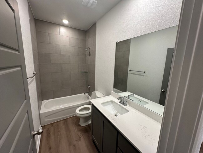 Building Photo - AVAILABLE NOW!