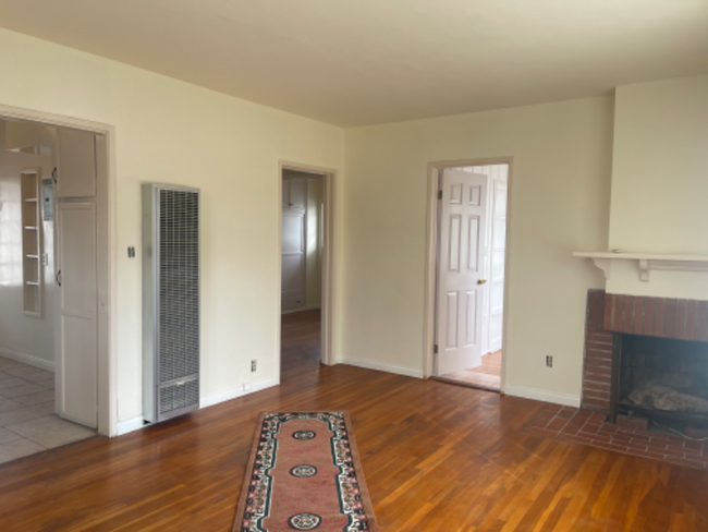Building Photo - 717 W Glenoaks Blvd