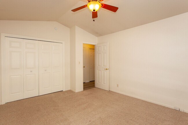 Building Photo - 3654 Hemlock Way