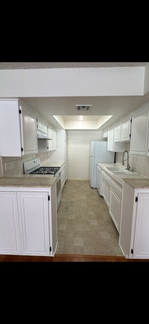 Building Photo - 121 S Swall Dr