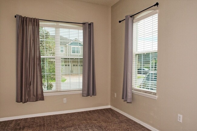 Building Photo - Beautiful 4 bed 3 bath w/loft, 2 story hom...