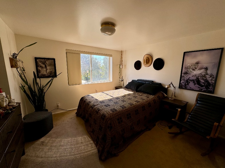 Building Photo - 673 E 6th Ave