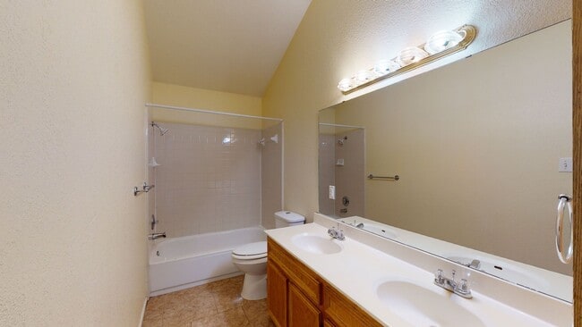 Building Photo - Memorial Day Special, 2 WEEKS FREE RENT!!!!
