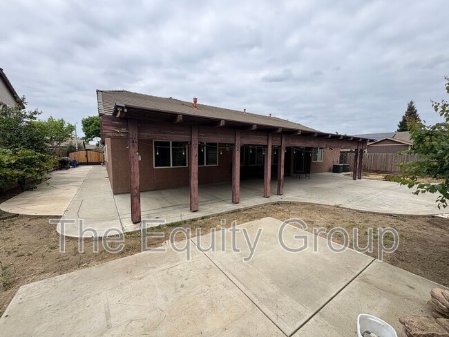 Building Photo - 4911 W Elkhorn Ave