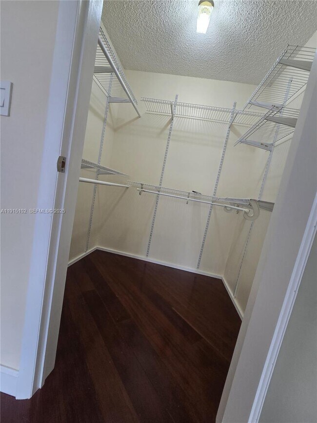 Building Photo - 17011 N Bay Rd