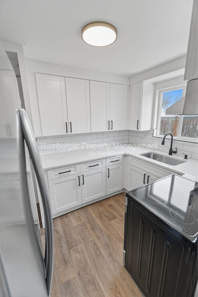 Building Photo - 2011 E Desmet Ave