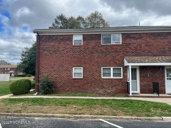 Building Photo - 10 Laurel Pl