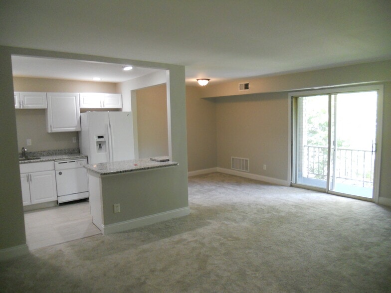 Living & dining area - 7 Rockford Rd