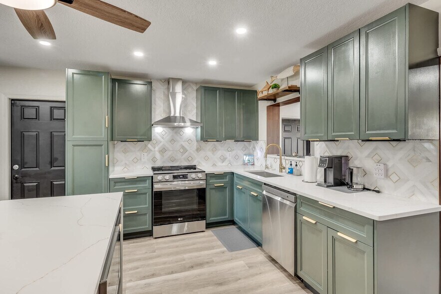 Building Photo - 415 N Shore Dr