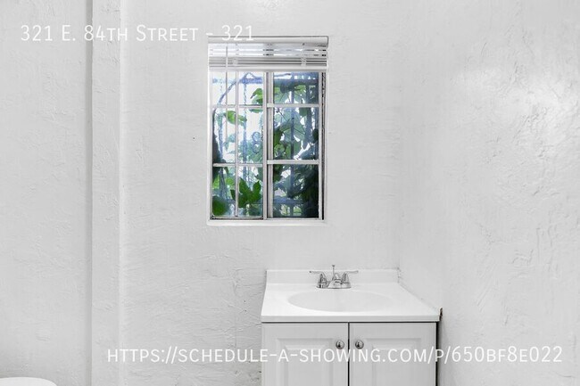 Building Photo - 321 E 84th St