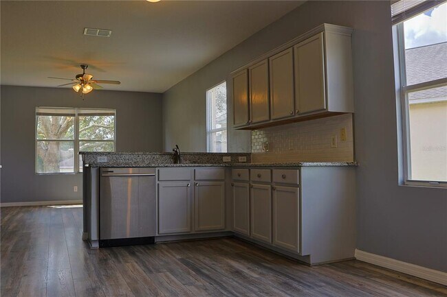 Building Photo - 558 Knollwood Dr