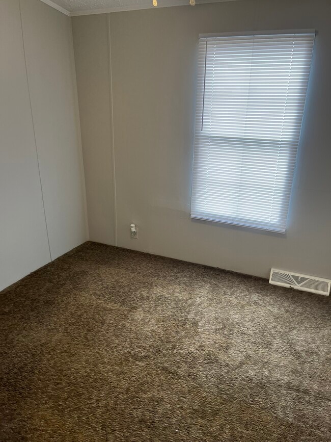 Building Photo - 1700 Lizzie Mill Rd