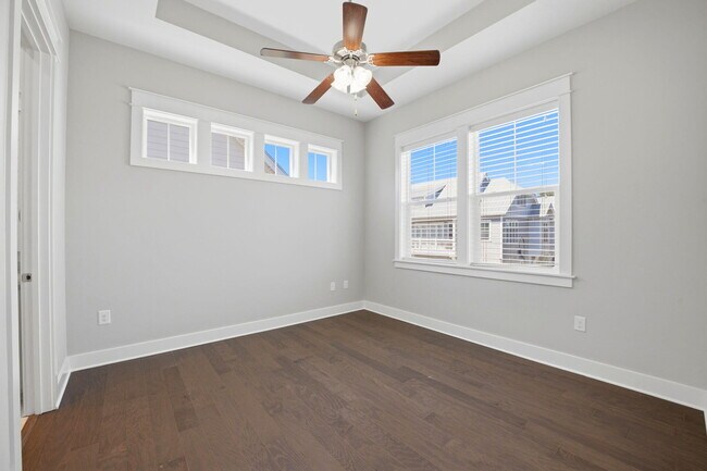 Building Photo - 26 E Pine Lands Lp