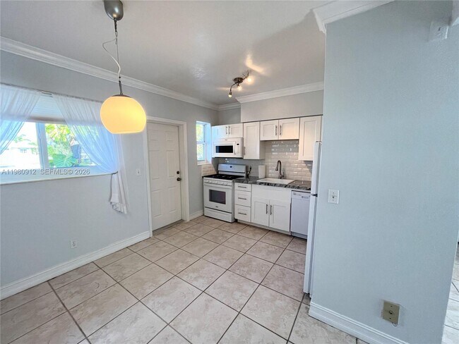 Building Photo - 350 75th St