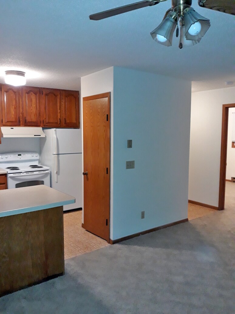 Building Photo - 608 N 4th St