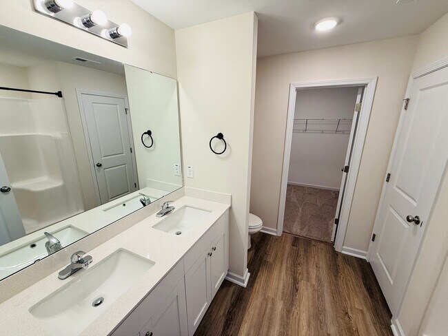 Building Photo - Valley End