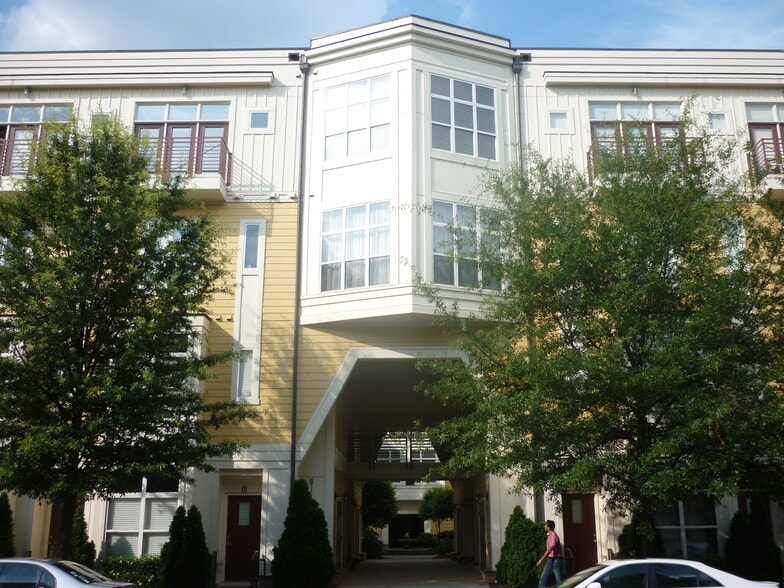 Building Photo - 2125 Southend Dr