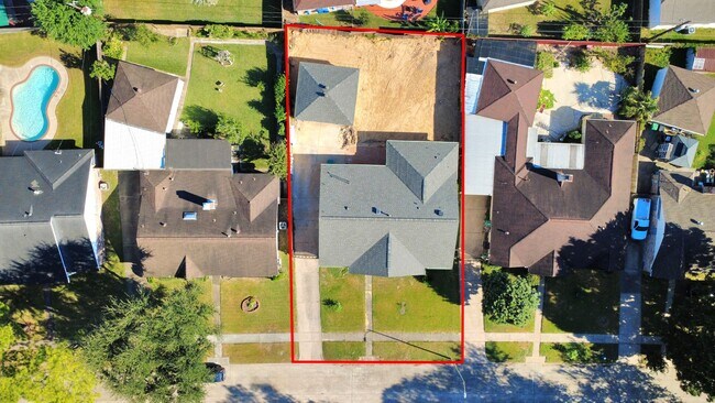Building Photo - 9222 Sharpview Dr