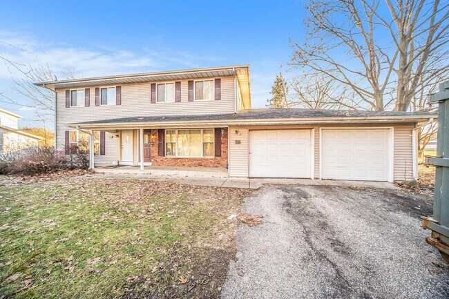 Building Photo - Modern 3BR Duplex – Just $1450! Security Deposit Alternative Available!