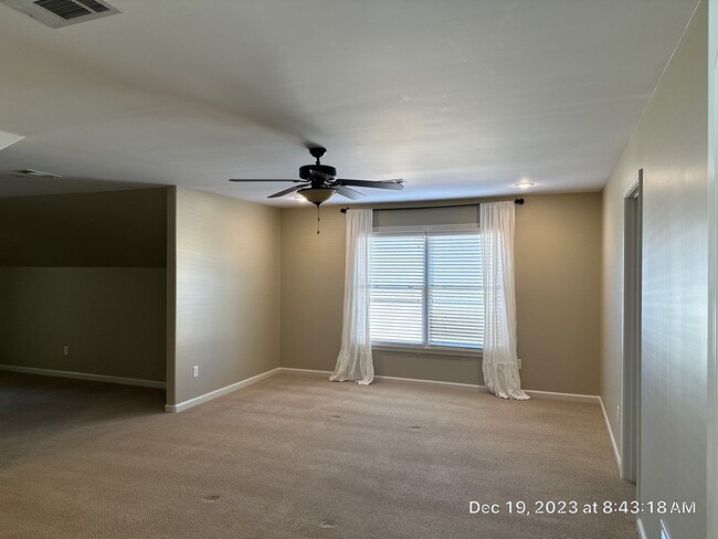 Building Photo - 5 Bedroom /4 Bath House in LAKELAND!!!