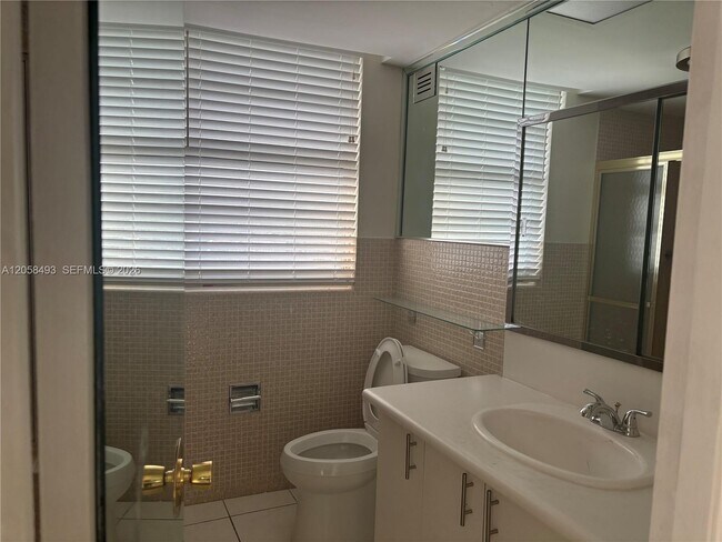 Building Photo - 5255 Collins Ave