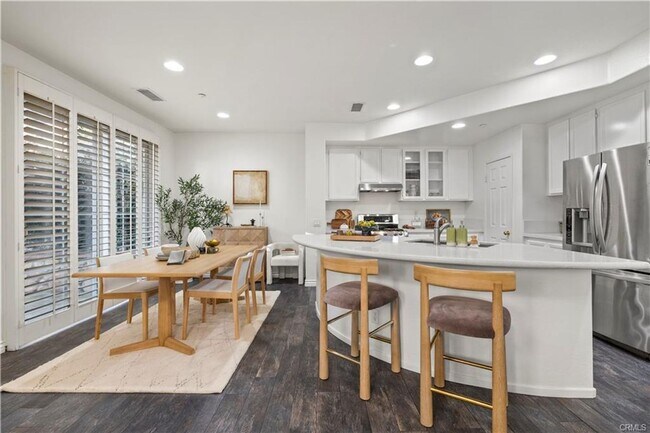 Building Photo - RECENTLY RENOVATED 3 BED, 3 BATH CONDO! $4,500 (OAK CREEK-IRVINE)
