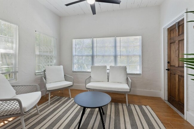 Building Photo - 209 Lytton Ct