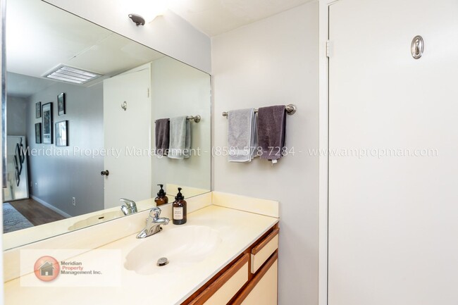 Building Photo - 2 Bed, 2 Bath Condo-North Park