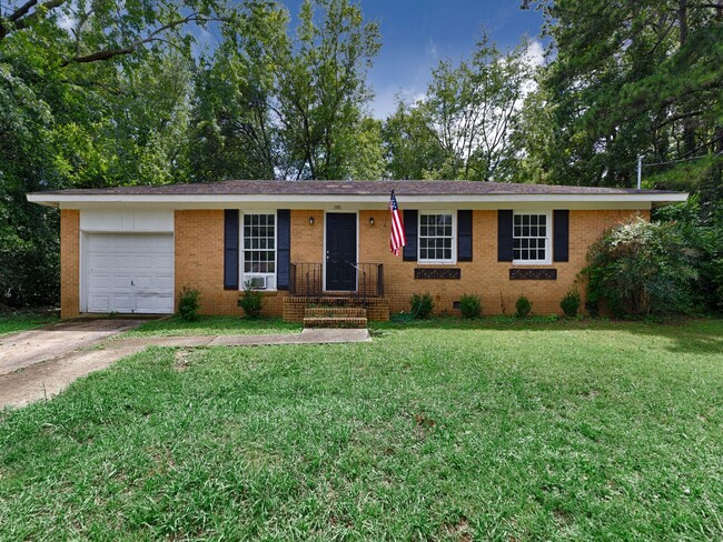 Primary Photo - Newly renovated 3 bed/2 bath brick home - ...