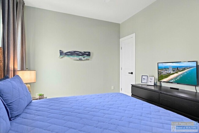 Building Photo - 111 W Sunny Isle Dr