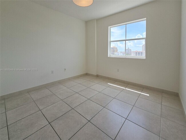 Building Photo - 1627 SW 37th Ave