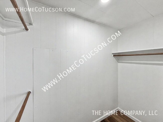 Building Photo - 2548 E Glenn St