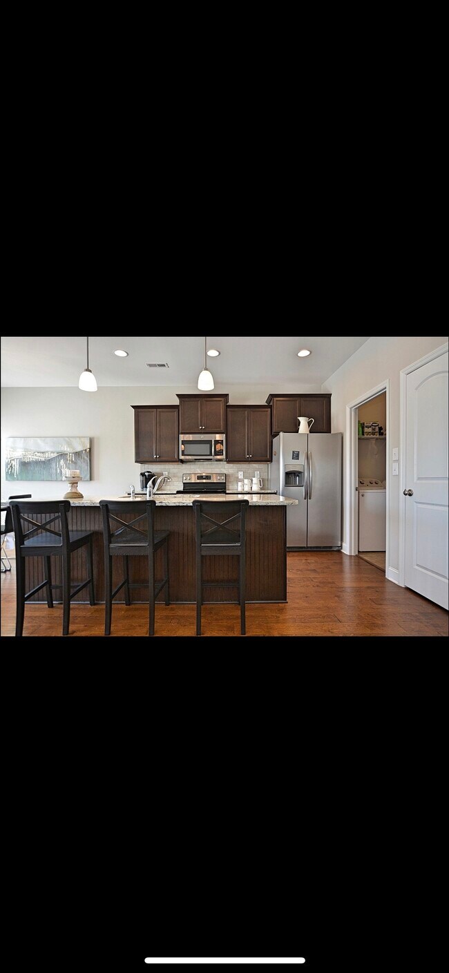 Building Photo - 605 Summerdawn Pl