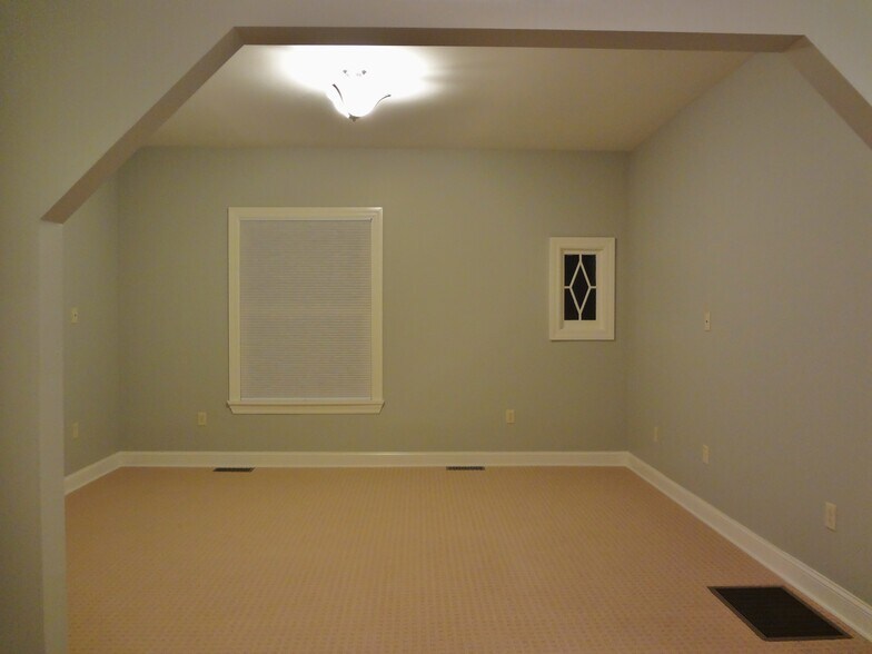Living Room or Reception Area - 659 E 3rd St