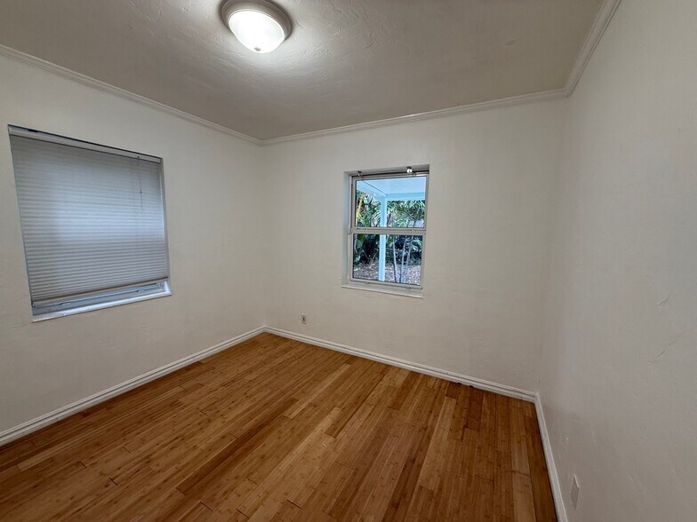 Building Photo - 1413 SW 23rd Ave