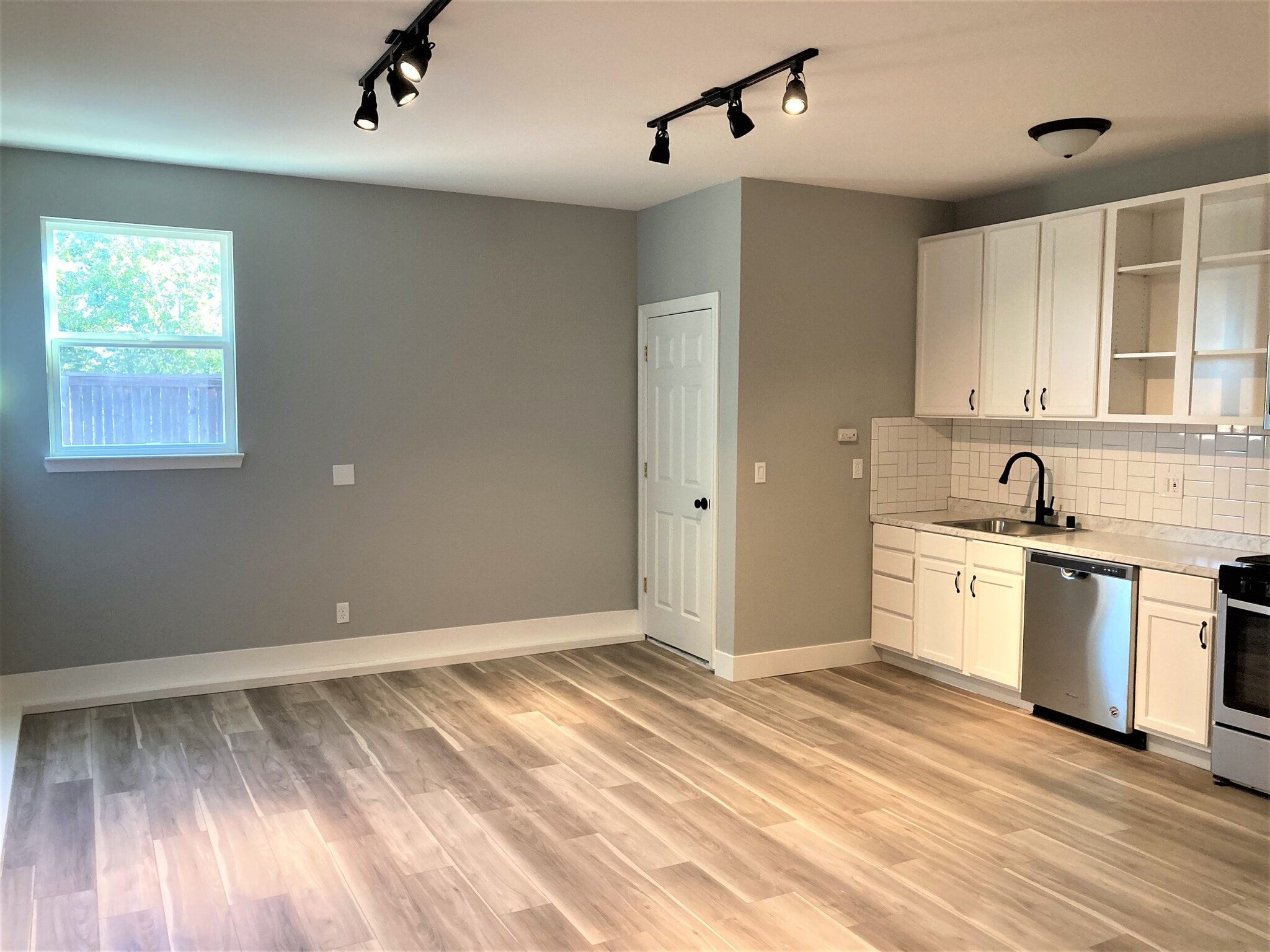 Livingroom 3 - 1625 Albatross Way