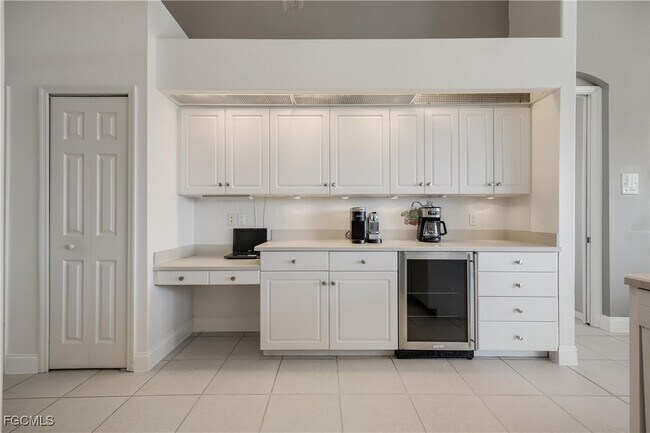 Building Photo - 5323 SW 28th Pl