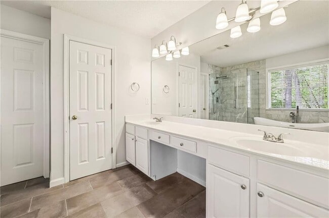 Building Photo - 615 Tammany Pointe