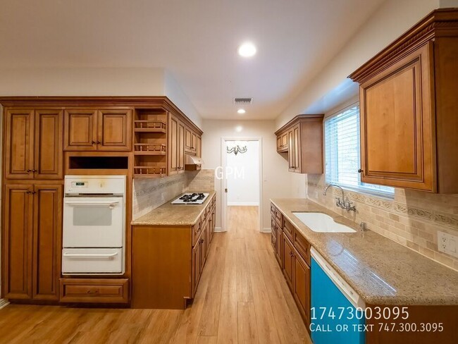 Building Photo - Dream Home in La Crescenta!