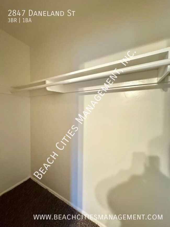 Building Photo - 2847 Daneland St