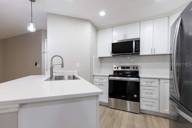 Building Photo - 4572 Commander Dr