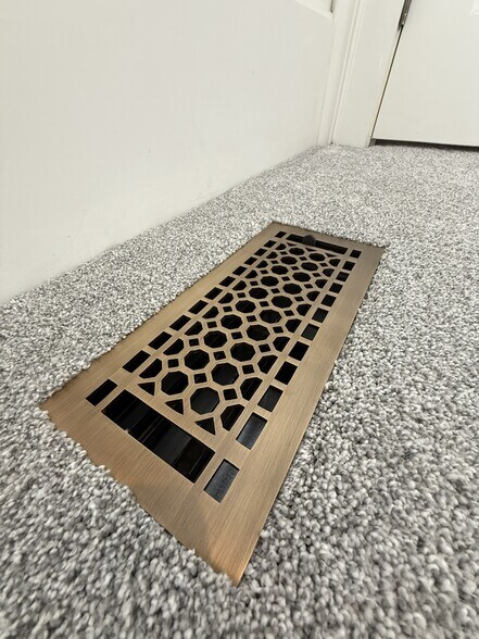 Building Photo - 678 Mohawk St