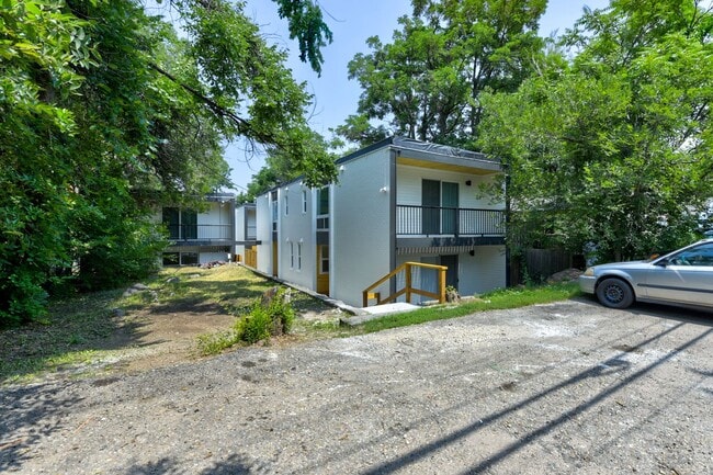 Building Photo - 616 Marine St