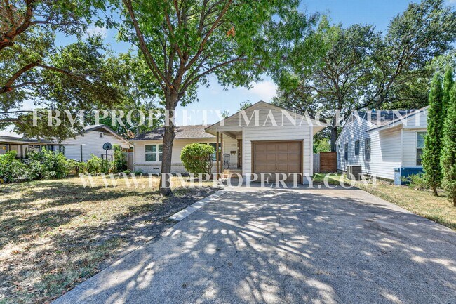 Building Photo - 2358 Norwood Dr