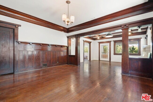Building Photo - 1438 W 45th St