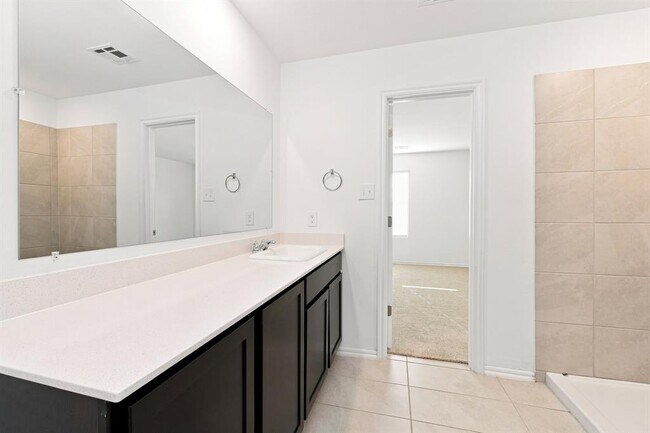 Building Photo - 2208 Bleecker St