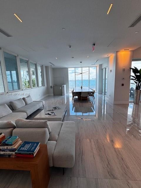 Building Photo - 700 NE 25th St