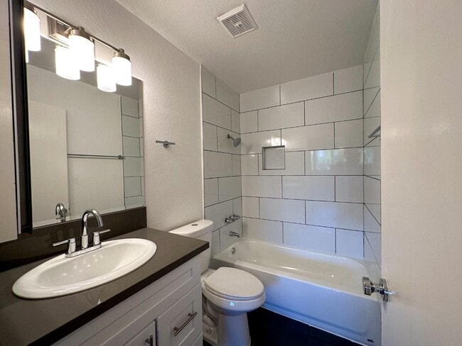 Building Photo - 4550 Laurel Canyon Blvd