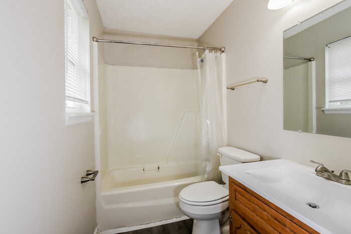 Building Photo - 3513 Hilltop Dr