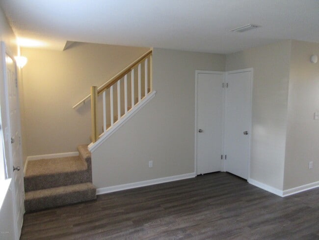 Building Photo - 2750 W 12th St